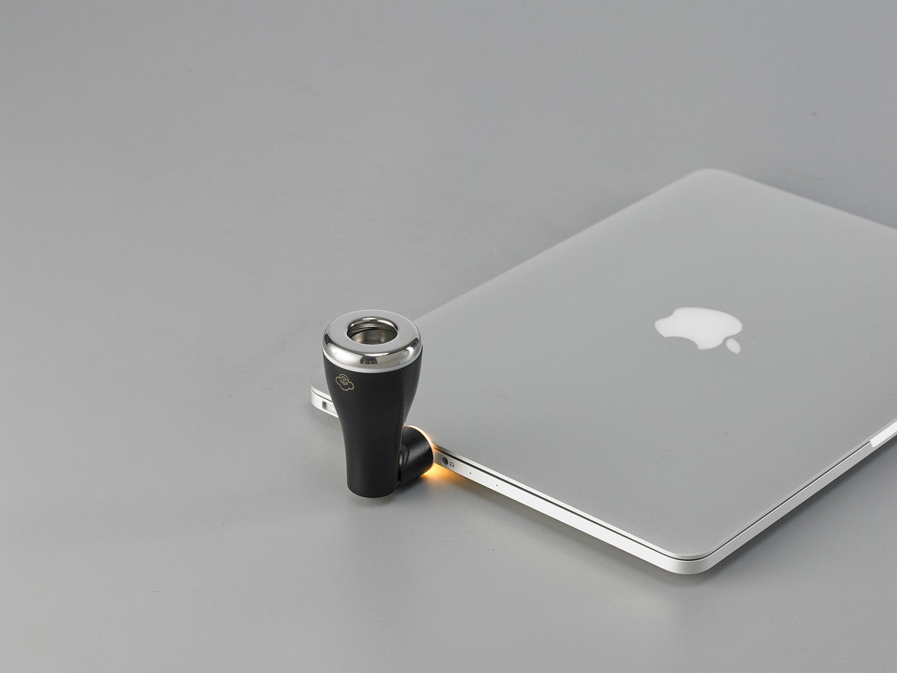 Knight Black Prestige - USB Car Essential Oil Diffuser Knight Black Prestige - USB Car Essential Oil Diffuser