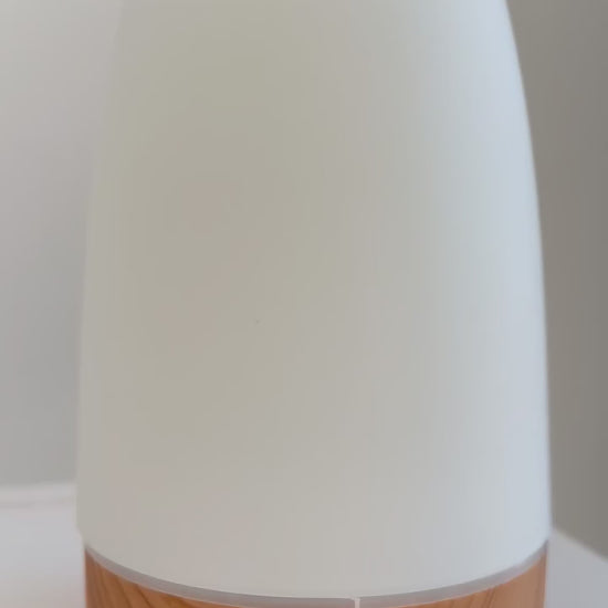Astro Ultraschall-Diffusor aus weißem Glas mit Timer und rotierendem LED-Licht